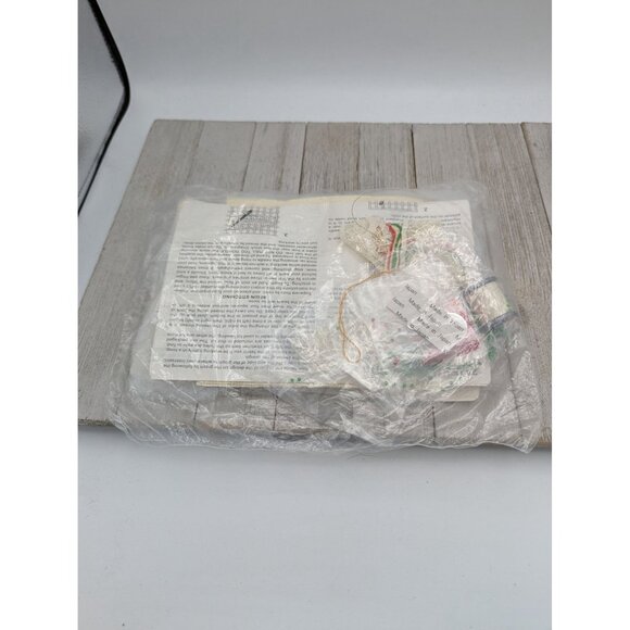 Creative Circle Cross Stitch Kit #2425 Holiday Hearts - Picture 5 of 5